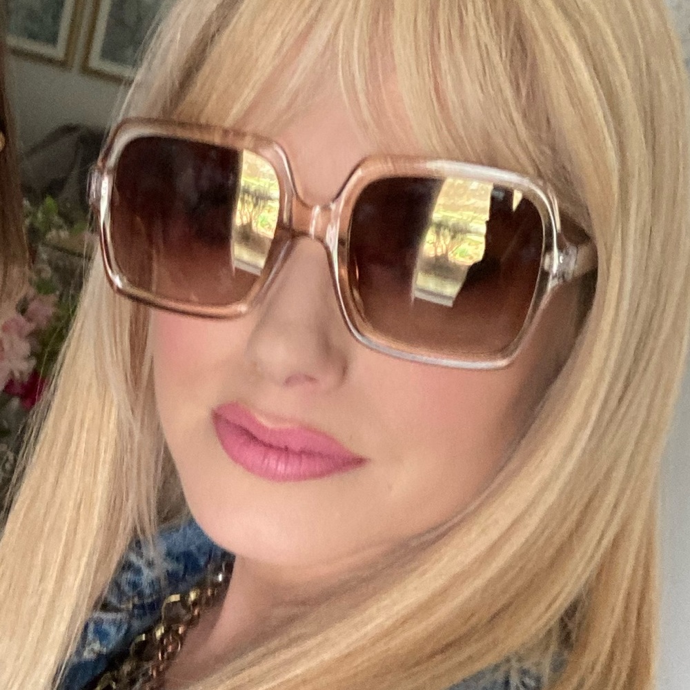Meet your Posher, Beverly